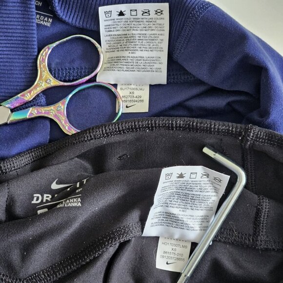 Nike Leggings Womens XS Lot of 2 Dri-Fit Swoosh Spell Out JDI Cropped Stretch - Picture 13 of 16